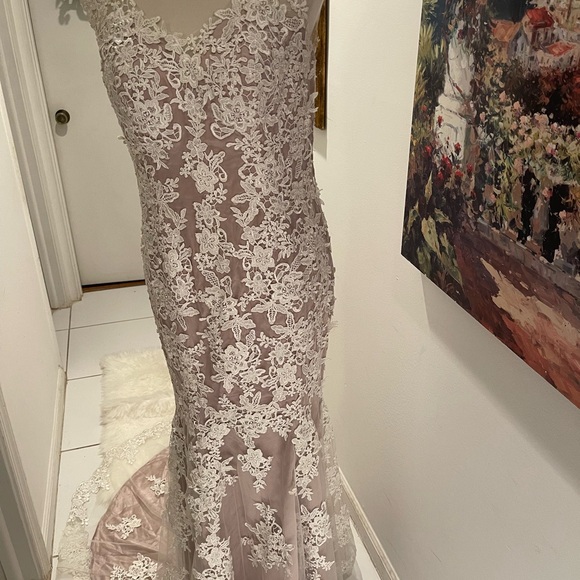 Gorgeous IZILADY lace Wedding Gown Fully Lined long Train Size 6 - Picture 4 of 12